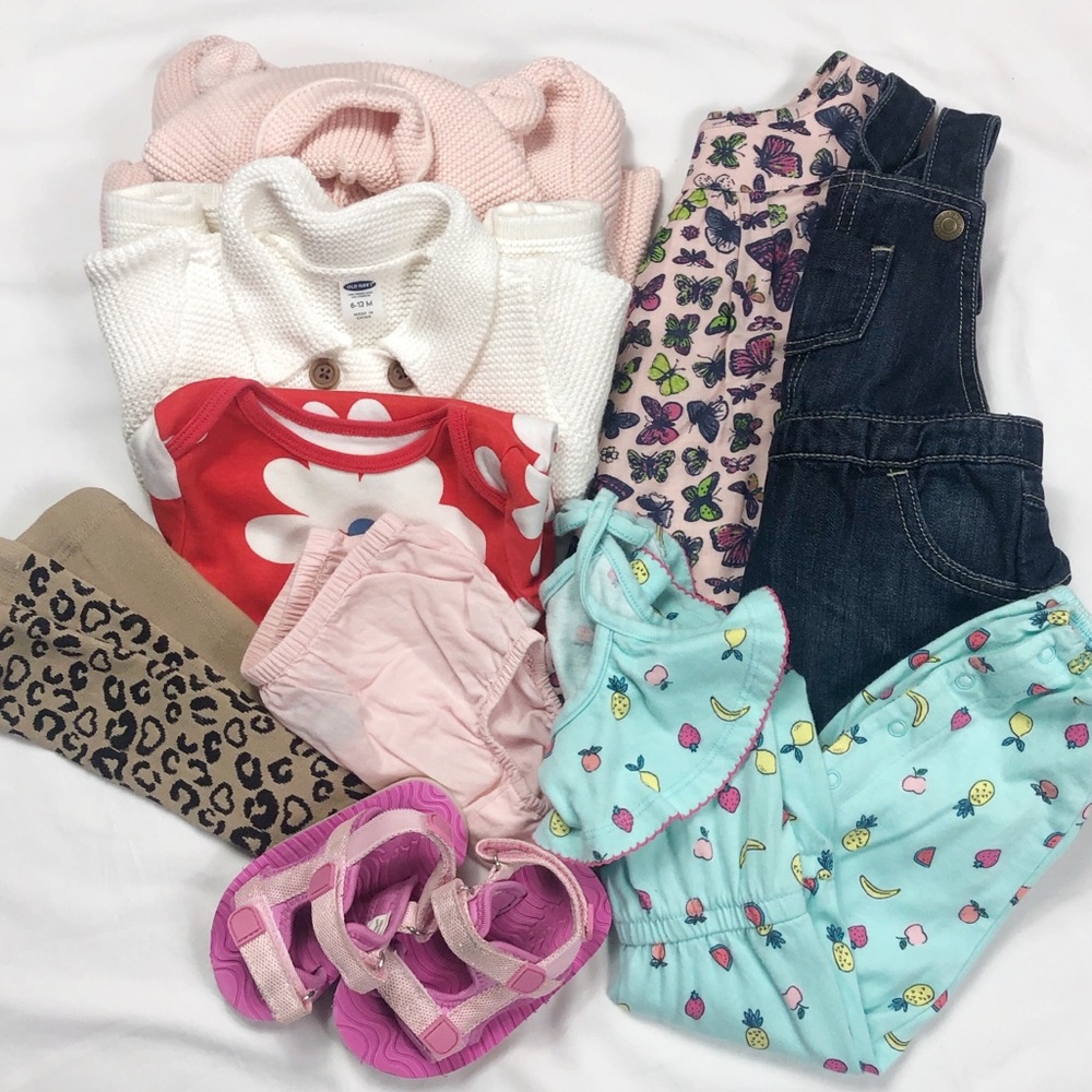 Girls 9 pc. Clothes lot 6-12 months Gap, Old Navy